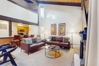 Charming Condo with WiFi Gas Fireplace & Shared Pools Hot Tub & Nearby Beach - B&B South Lake Tahoe