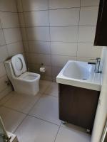 Room to rent in a 3 bedroom serviced Apartment - Bed and Breakfast Midrand