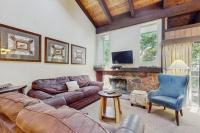 Serene townhome with easy beach lounging and numerous relaxing amenities - Ferienwohnung South Lake Tahoe