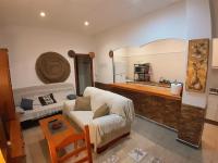 Deluxe One-Bedroom Apartment