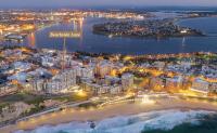 Beachside Luxe - L11 Views - Eats, Walks, Swims - 1 Car - B&B Newcastle