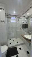 Playa Mar Apt with pool, views and beach access - Chambres d'hôtes Carthagène