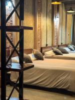 YOLO Loft House Private Group Stay - B&B Ban Phra Saeng