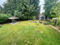 Bright & Cozy Garden Level Suite - Bed and Breakfast North Vancouver