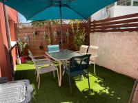 PYRENE HOLIDAYS - Appartement spacieux - chambres climatisées - cour privée - Chambres d'hôtes Bagnères-de-Bigorre