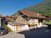 A Post, charming and newly renovated apartment in a historic 1851 house near Interlaken - Chambres d'hôtes Ringgenberg