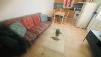 Serenity Haven Authentic Village House with Yard - B&B Eresós