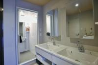 DJX2F Spacious 68 sqm Family Home near Asakusa 1 Double Bed 2 Small Double Beds 1 Sofa Bed Double Washbasin Sleeps 6 - Chambres d'hôtes Tokyo