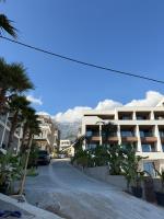 Crystal Coast beachfront apartment - B&B Himarë