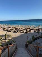 Crystal Coast beachfront apartment - B&B Himarë
