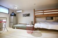 DJX1F Honjo Azumabashi 2 Min Walk to Asakusa 30 sqm Room with Bunk Bed Single Bed and Work Desk Sleeps 3 - Chambres d'hôtes Tokyo