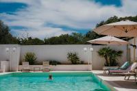 Castellinaria Holiday Rooms with Pool & Apartment with Private Jacuzzi - Chambres d'hôtes Castellana Grotte
