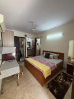 Balcony Studio near Max Hospital & Select Citywalk - Chambres d'hôtes New Delhi