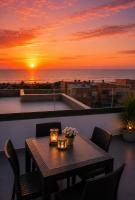 Cactus Apartment - Walk to Surf Beaches, Rooftop View, Remote Work, Free Parking, AC - B&B Imi Ouaddar