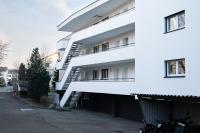 SwissVida Business Apartments Zurich Airport, Free Parking & Workspace - Chambres d'hôtes Glattpark