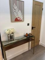 Stylish 1-Bedroom Flat with Spacious Living Room - B&B London