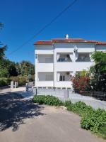 Zekic Family Apartments with Large Garden & Private Parking Quiet Area Lopar - B&B Lopar