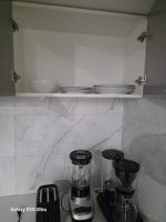 Cozy, newly built basement suite 12 km from YYC - B&B Calgary