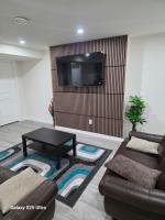 Cozy, newly built basement suite 12 km from YYC - B&B Calgary