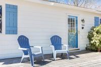 Dog-friendly home in great locale close to the ocean with yard, streaming, W/D - Chambres d'hôtes Tremont