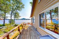 Vintage lakefront cabin with incredible water views, private dock & pebble beach - Chambres d'hôtes The Highlands