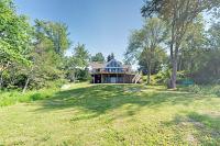 Renovated waterfront cottage with expansive deck, multiple fireplaces, & grill - B&B Lamoine Beach