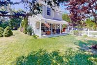 Two-story home steps from Laite Beach - stroll to the harbor, 1 dog welcome - B&B Camden