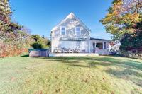 Bayfront house on Port Clyde Harbor with views, hot tub, beach access - B&B Port Clyde