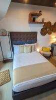 Luxury Hotel Studio Near Makati Diamond & Raffles 27th Floor Sky View Fast Wifi - B&B Manila