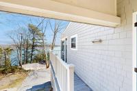 Dog-friendly river-view home with wood stove, deck, patio, dock, beach, grill - Ferienwohnung Boothbay