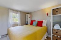 Ocean Point Colony Home w/ Sunroom & Sweeping Ocean Views, Dog-friendly - B&B East Boothbay