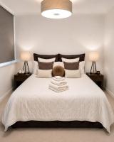 Luxury Central Solihull Apt - King Bed, Sofa Bed & 2 Parking Spaces - Ferienwohnung Solihull