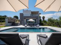 Adriana Horizon Villa, Pool & Hillside View - B&B Galatas
