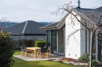 Warm & Cosy With Pool Table At Lake Hawea - Chambres d'hôtes Lake Hawea
