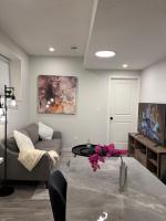 Summer Serene- 2BR - Ferienwohnung Calgary