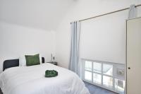 Modern 2 Bed Mews House - Elizabeth Line - Sleeps 5 - B&B Ilford