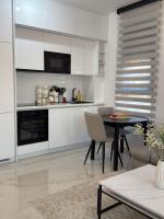 Mountain View Pool Apartment - B&B Antivari