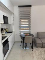 Mountain View Pool Apartment - B&B Antivari
