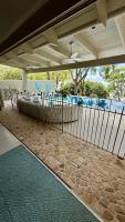 Beachfront Peace Cabin - Bed and Breakfast Oak Beach