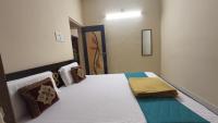 Govinda Nivas Homestay- Appartement with Fridge ,AC ,Geyser, Sofa, Separate puja room ,WIFI ,TV, Lift and 24 hours check-out - B&B Tirupati