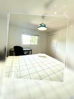 Cozy Queen room with Shared Bath near Seneca Donmills Finch - B&B Toronto