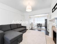 3-Bed Home Near Heathrow & Elizabeth Line - Chambres d'hôtes Yiewsley