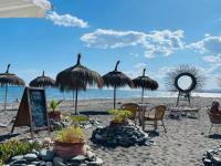 Casa Mariposa: 2BR Apt with Pool Steps from Beach - B&B Algarrobo
