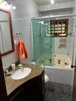 Casa de campo em São Roque a 4km do Roteiro de vinho ou Academia Seicho-no-iê - Bed and Breakfast São Roque