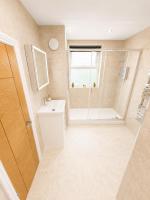 1 Bedroom Luxury Serviced Apartment with Parking - B&B Leeds