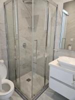 3 Bed Gem Waterfront Apartment - B&B Bijilo