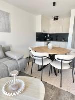 Romantic 3 Bedroom Apartment 150m from the beach & free parking spot - B&B Kruševo