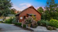 Blue Bear Lodge near Dollywood! 1 mile off PKWY Community Pool Hot tub Game Rm - Chambres d'hôtes Pigeon Forge