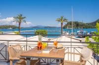 Porto Azure Breeze & Horizon - Apartments in the heart of Nydri - B&B Nydri