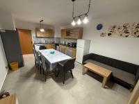 SeaWave Vodice, big apt for 8 near the beach! - Chambres d'hôtes Vodice